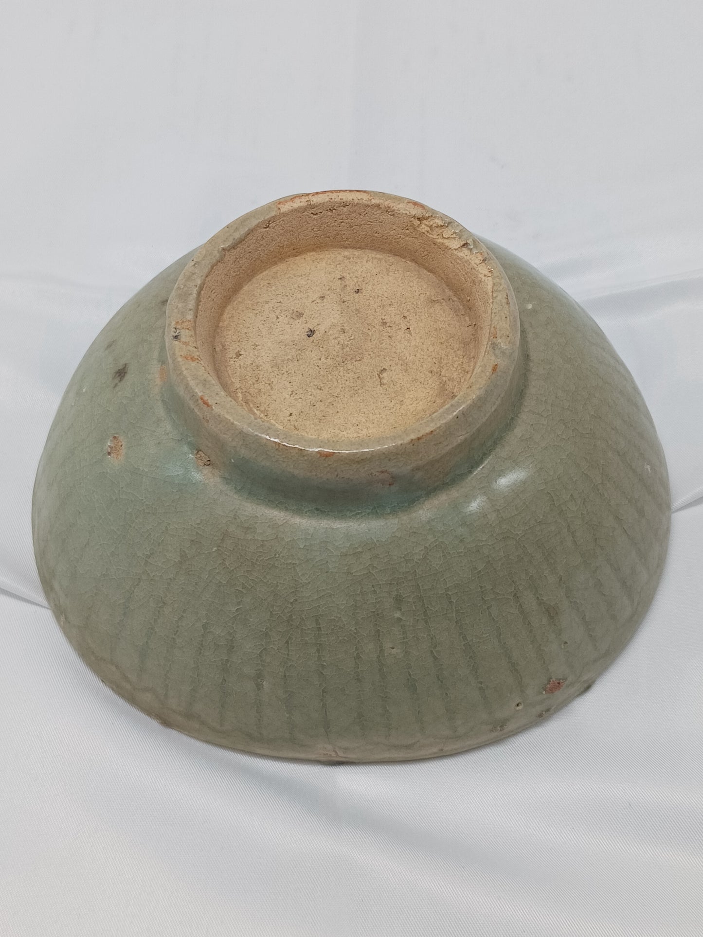 元代龍泉窑青釉菊瓣紋瓷碗 ( 2404003 )