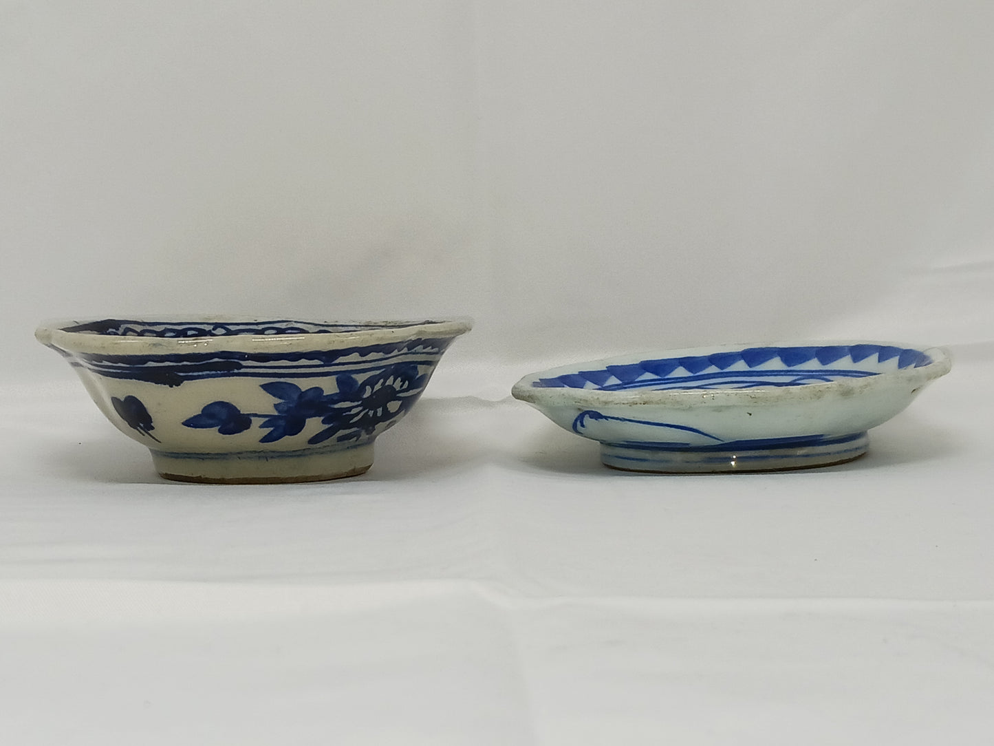 Blue and white flower twisted small porcelain bowl and small porcelain plate (2404008)