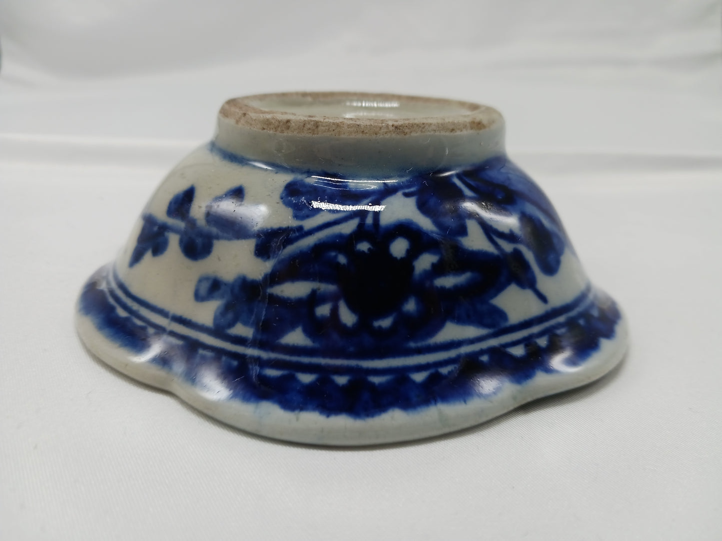 Blue and white flower twisted small porcelain bowl and small porcelain plate (2404008)
