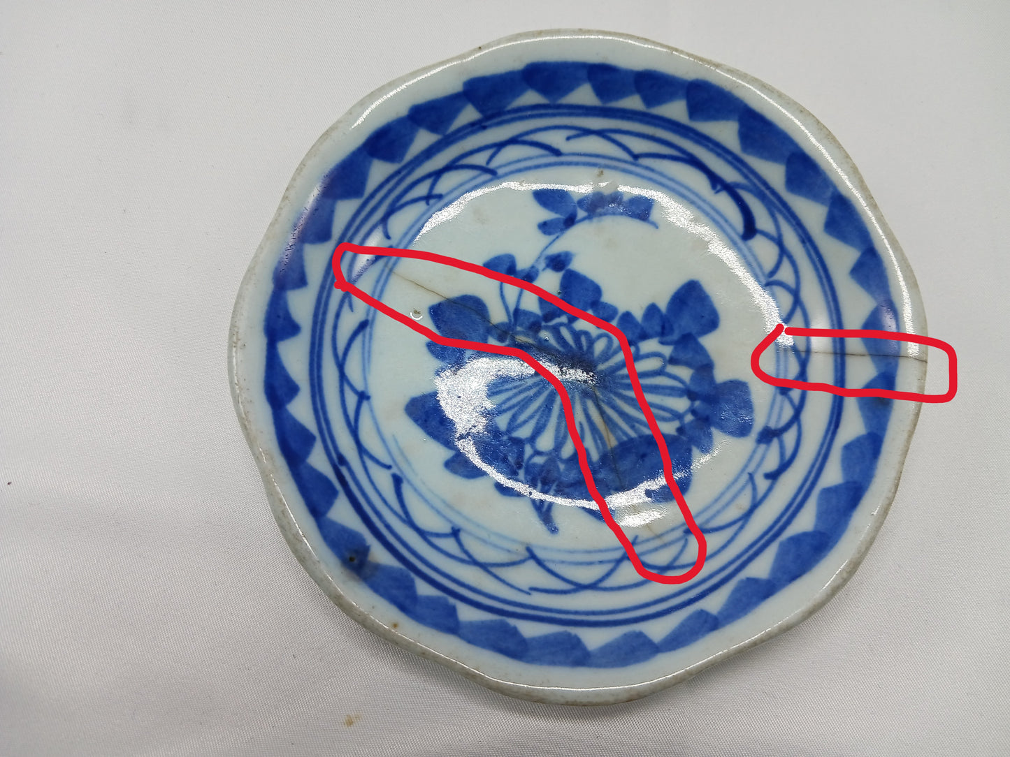 Blue and white flower twisted small porcelain bowl and small porcelain plate (2404008)