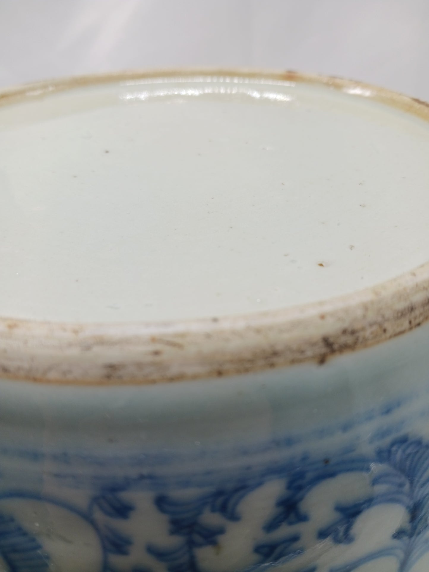 Mid-late Qing Dynasty blue and white lotus-shaped jar with the word "happy" (2404013)