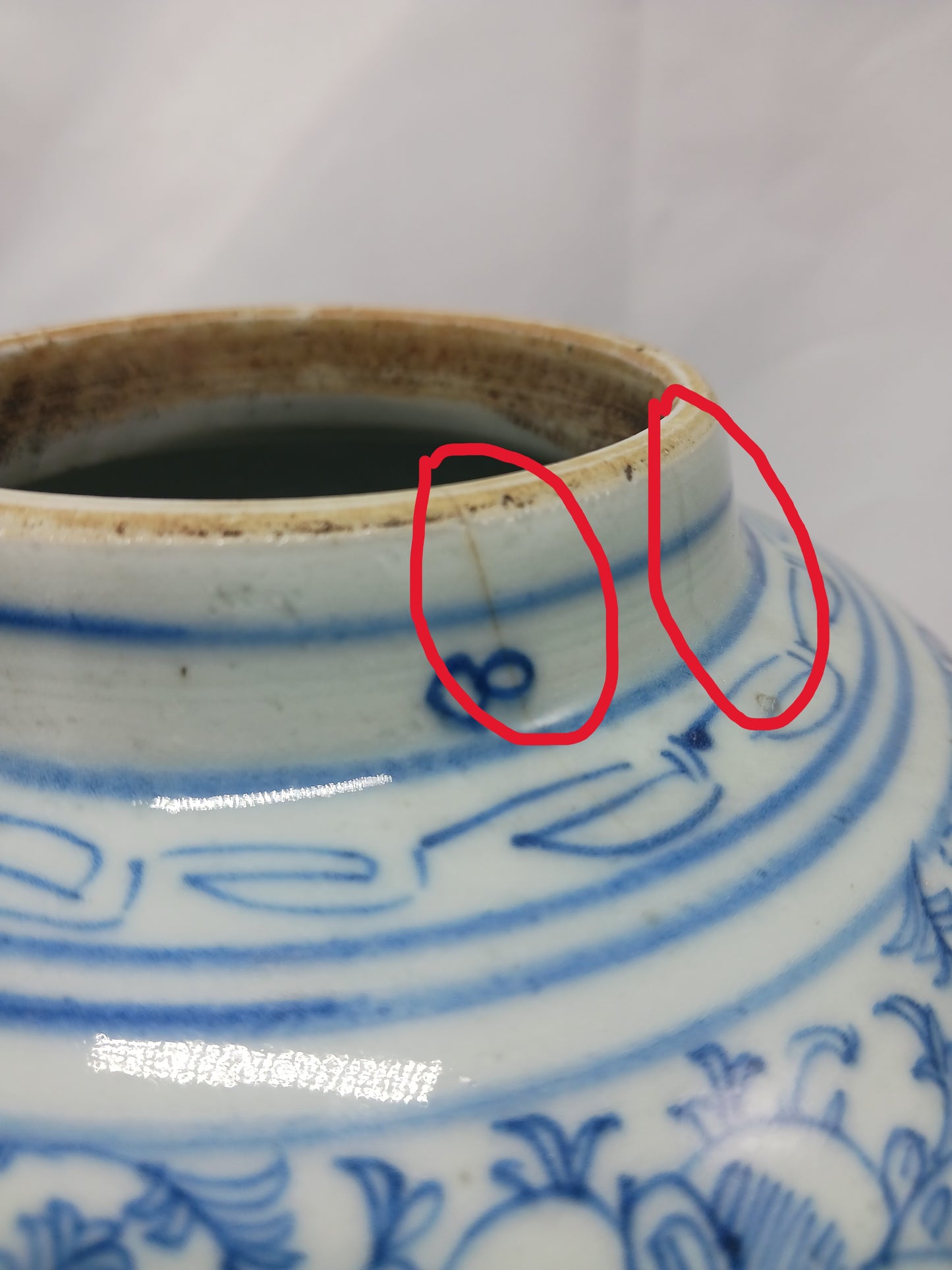 Mid-late Qing Dynasty blue and white lotus-shaped jar with the word "happy" (2404013)