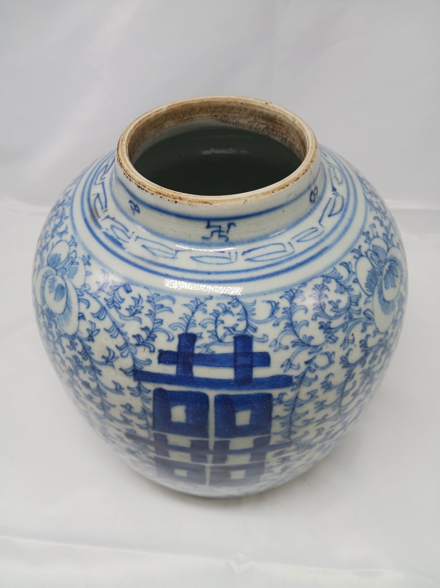 Mid-late Qing Dynasty blue and white lotus-shaped jar with the word "happy" (2404013)