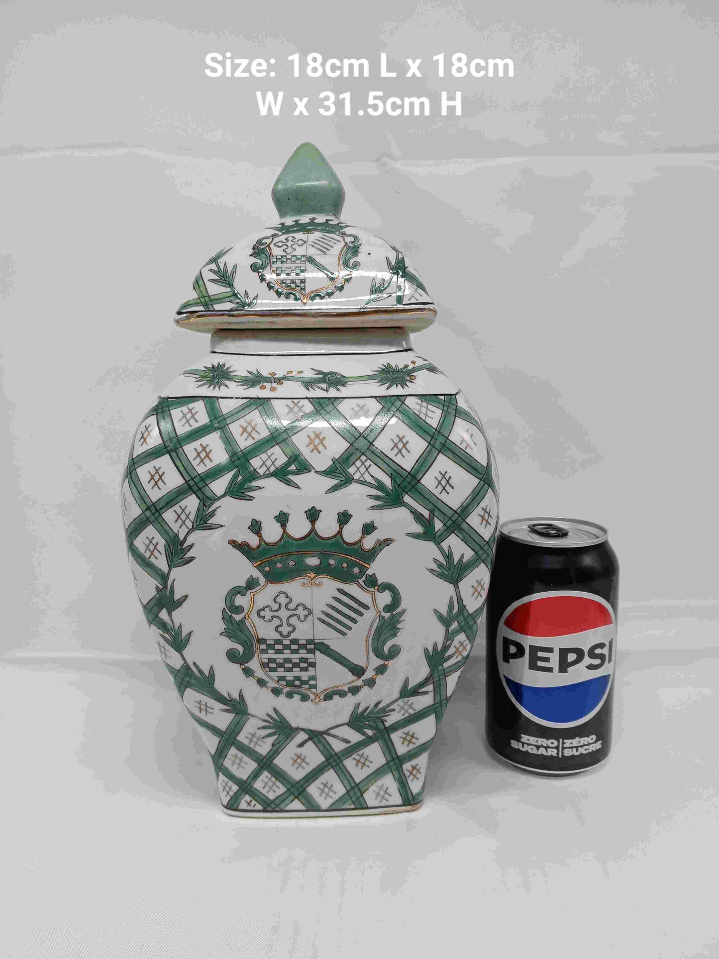 Five-color gold-painted square general jar (heraldic porcelain) from the Republic of China, 1912-1949 (2404058)