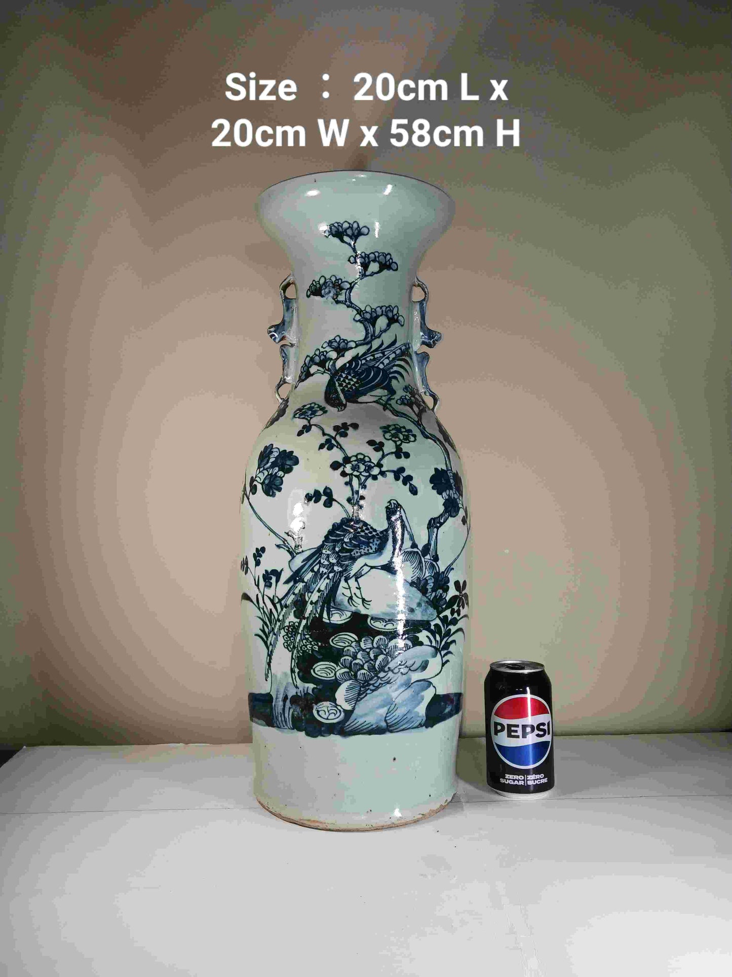 Mid-late Qing Dynasty, bean green glaze blue and white vase with two ears and flower and bird patterns (2404066)