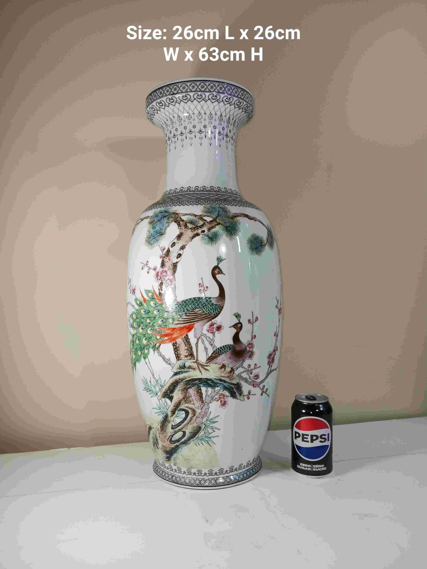 上世紀60年代手繪孔雀松梅紋瓷瓶 ( 2404067)