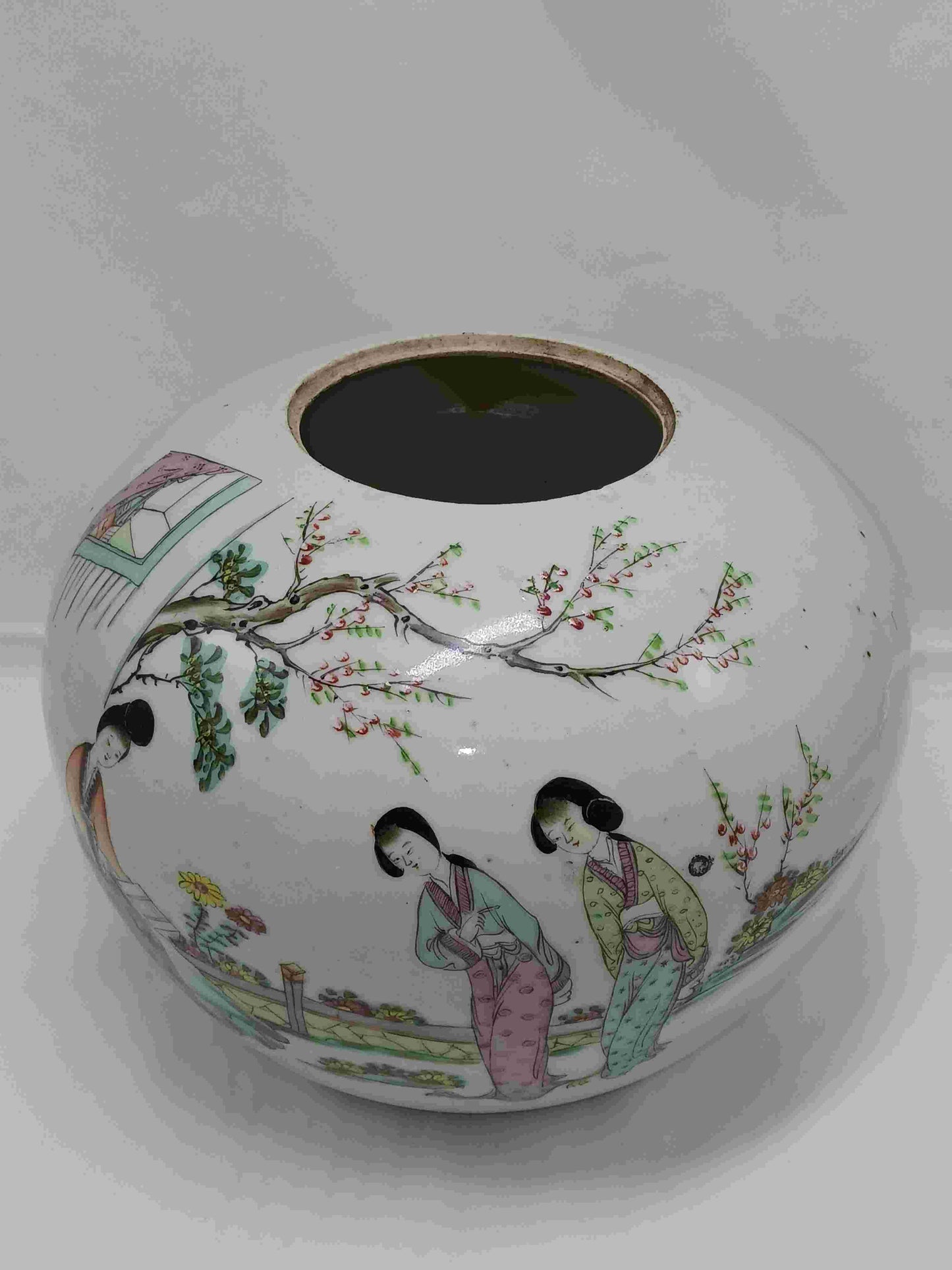 Republic of China bean green glaze light color garden lady jar 1912-1949 (2406092)