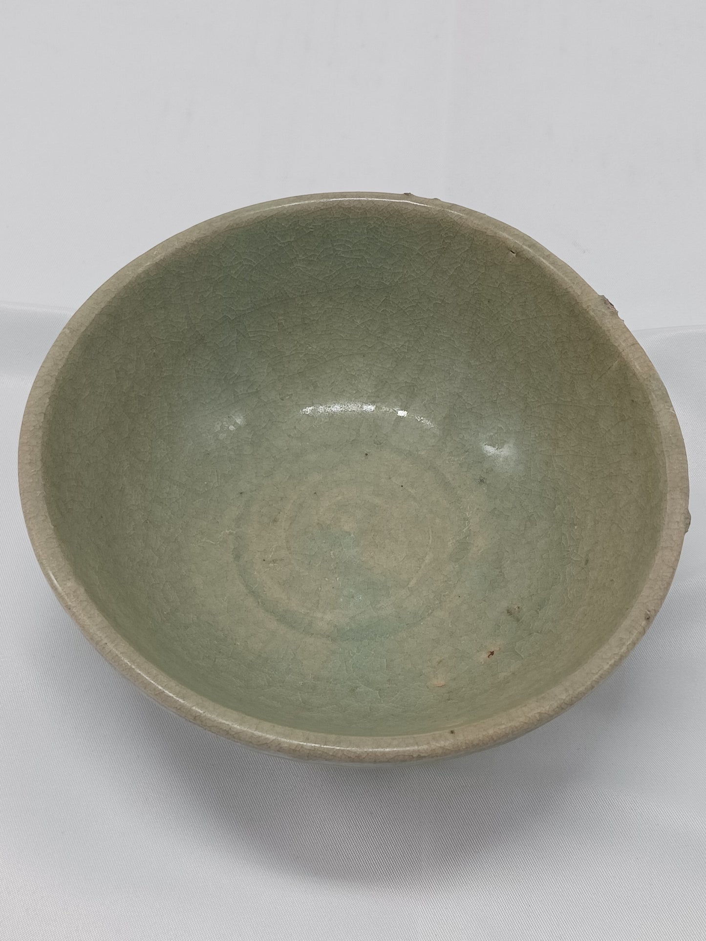 Yuan Dynasty Longquan kiln celadon chrysanthemum petal pattern porcelain bowl (2404003)