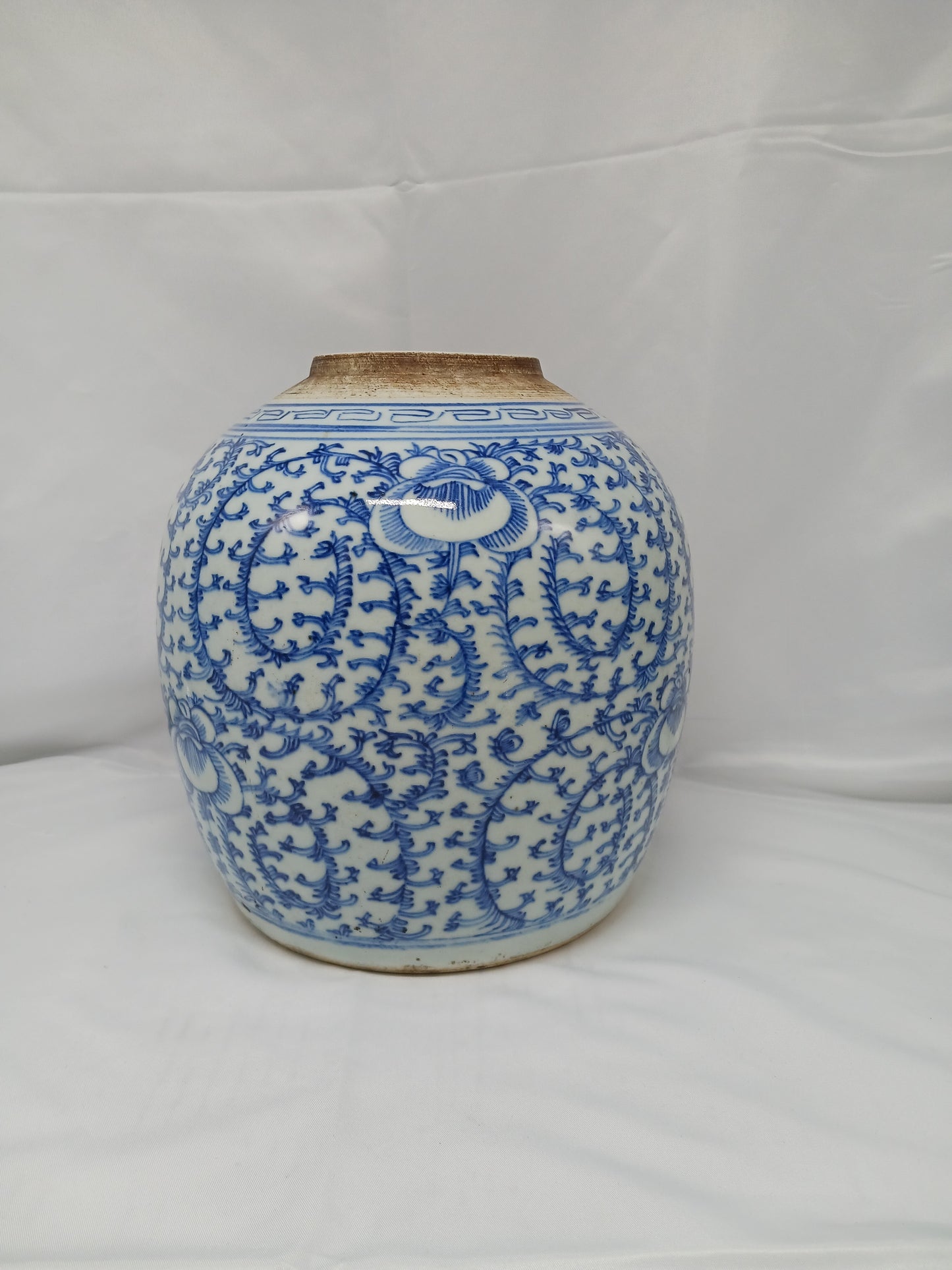 Mid-Qing Dynasty blue and white lotus pattern jar (2404019)