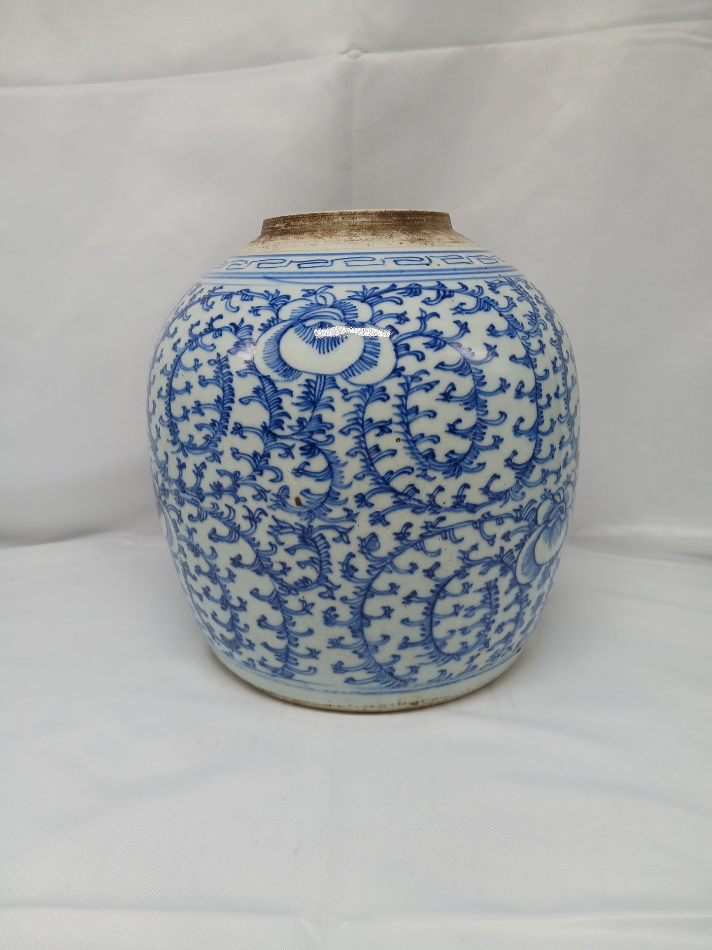 Mid-Qing Dynasty blue and white lotus pattern jar (2404019)