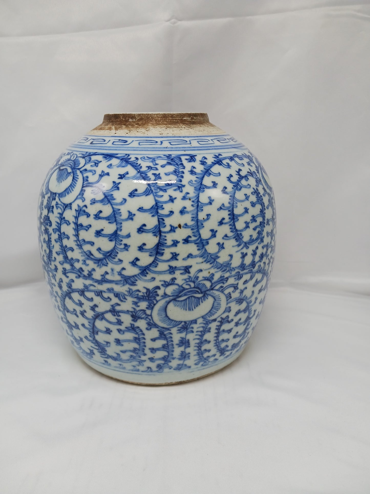 Mid-Qing Dynasty blue and white lotus pattern jar (2404019)