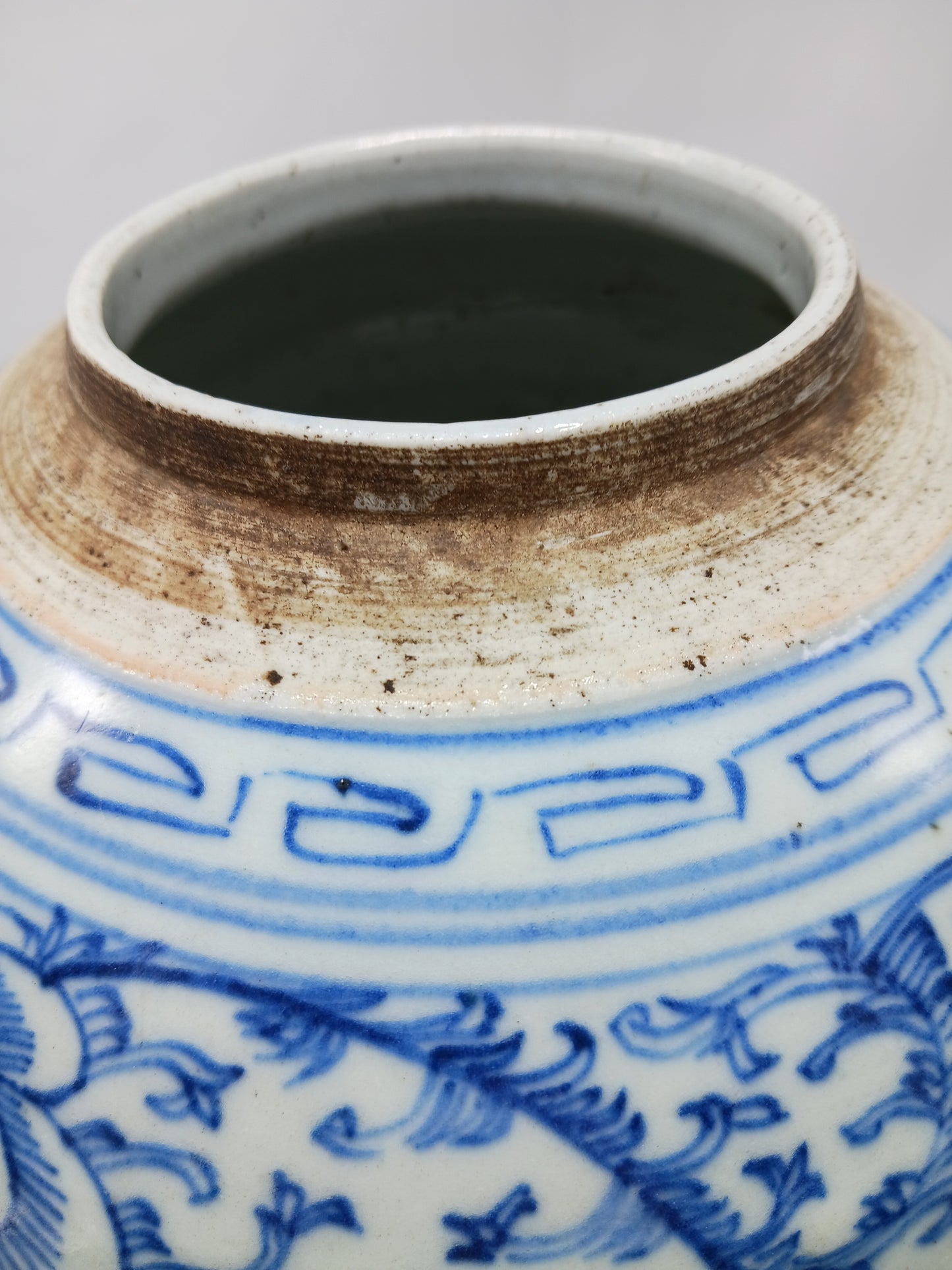 Mid-Qing Dynasty blue and white lotus pattern jar (2404019)