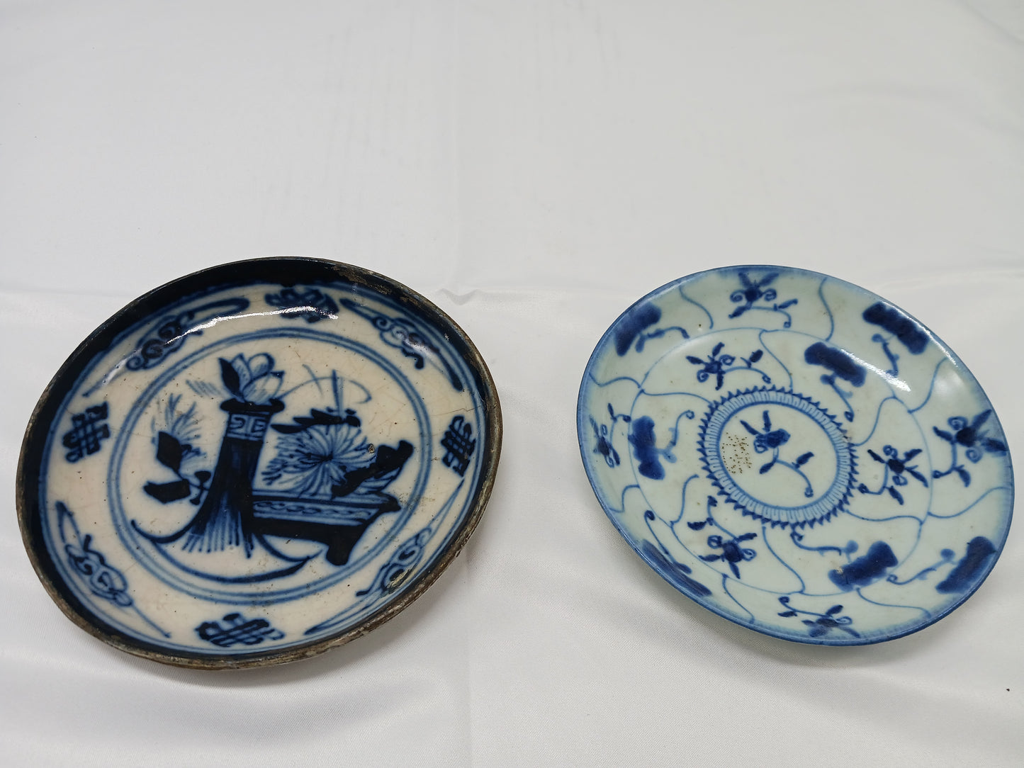 Early Qing Dynasty blue and white Ruyi pattern plate and Cizhou kiln system Bogu pattern plate (2404025)