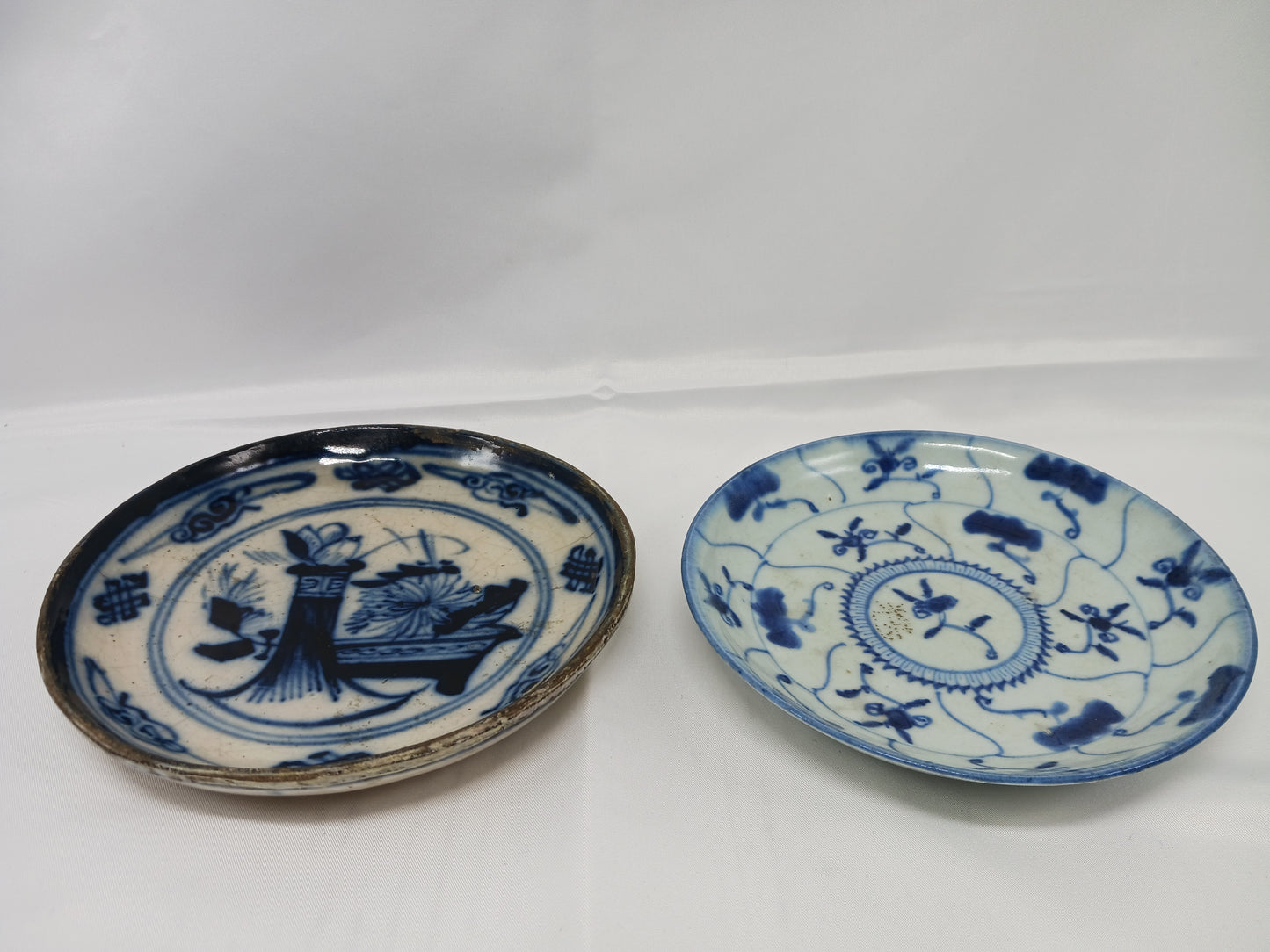 Early Qing Dynasty blue and white Ruyi pattern plate and Cizhou kiln system Bogu pattern plate (2404025)