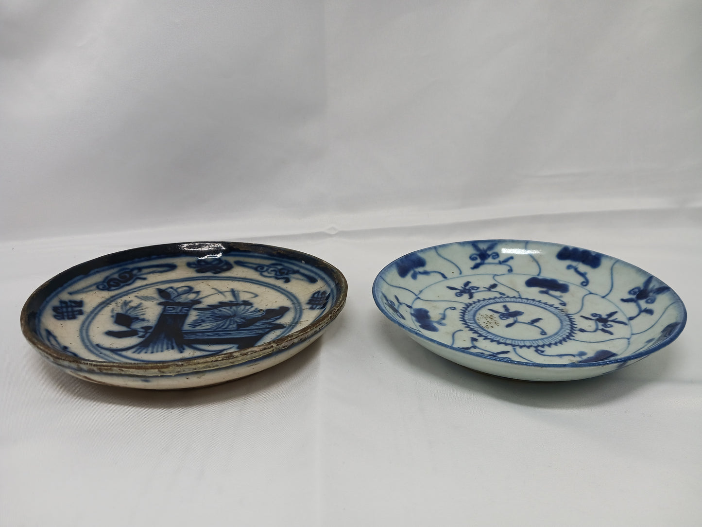 Early Qing Dynasty blue and white Ruyi pattern plate and Cizhou kiln system Bogu pattern plate (2404025)