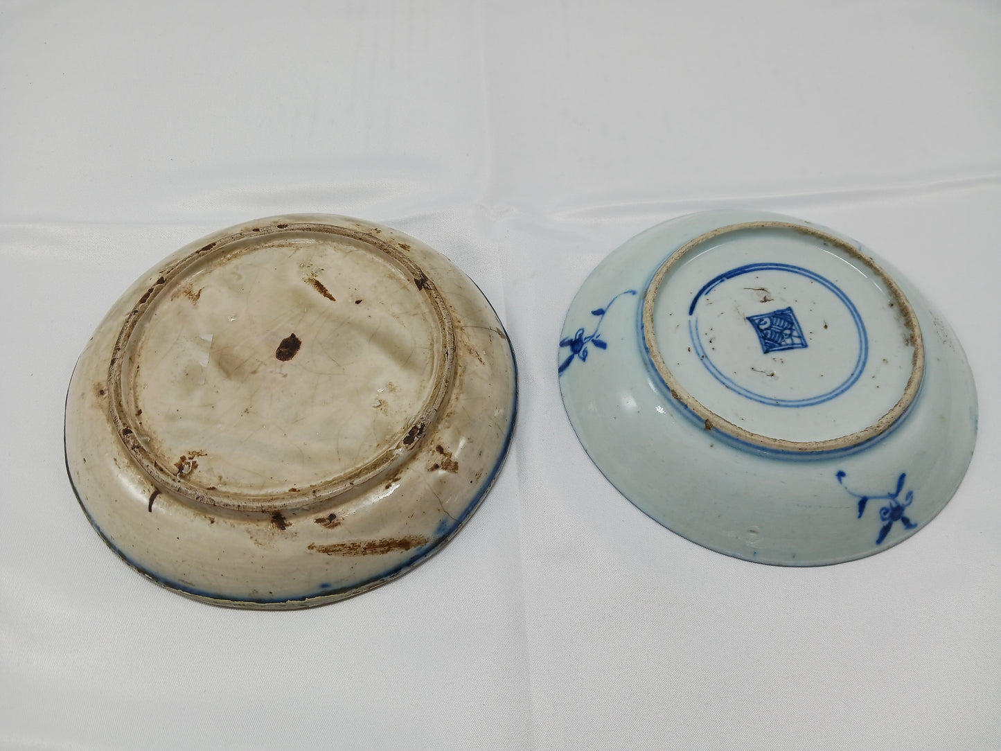 Early Qing Dynasty blue and white Ruyi pattern plate and Cizhou kiln system Bogu pattern plate (2404025)