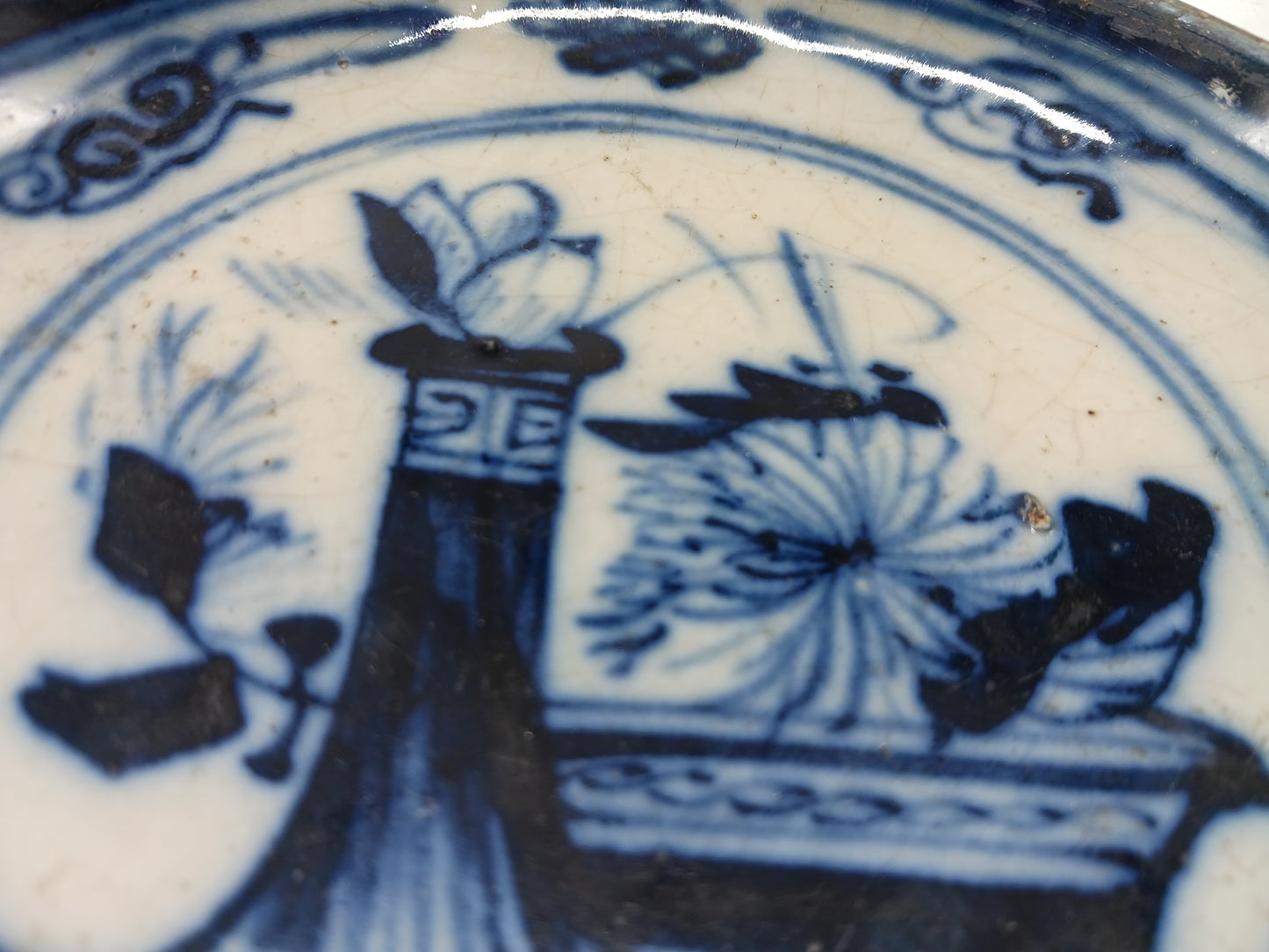 Early Qing Dynasty blue and white Ruyi pattern plate and Cizhou kiln system Bogu pattern plate (2404025)