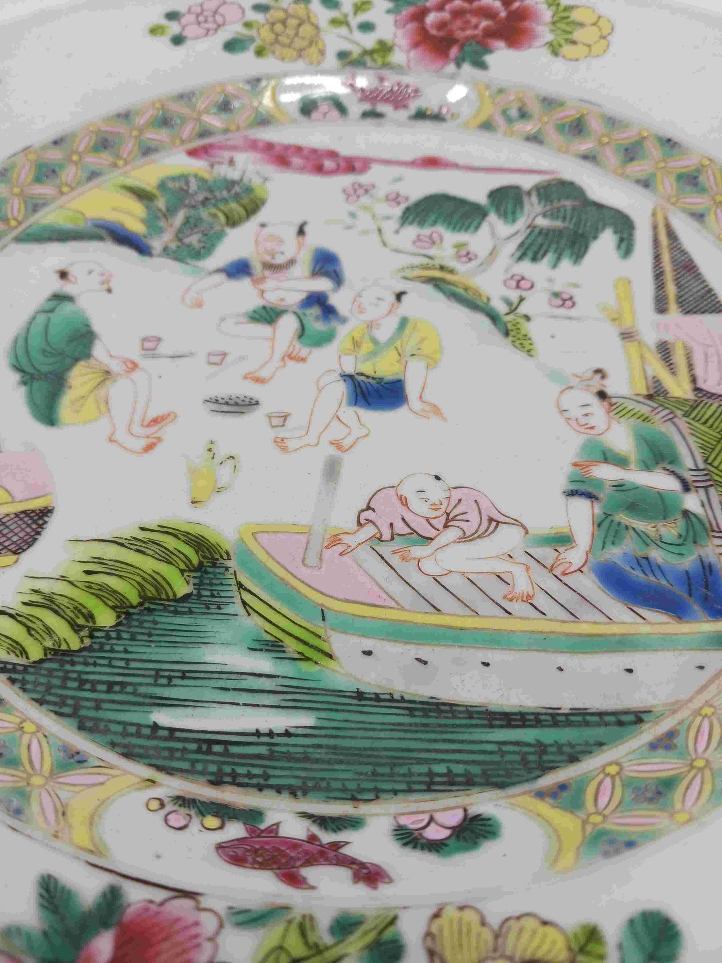 Qing Dynasty Yongzheng famille rose fish house plate, 1722-1735 (2406080)