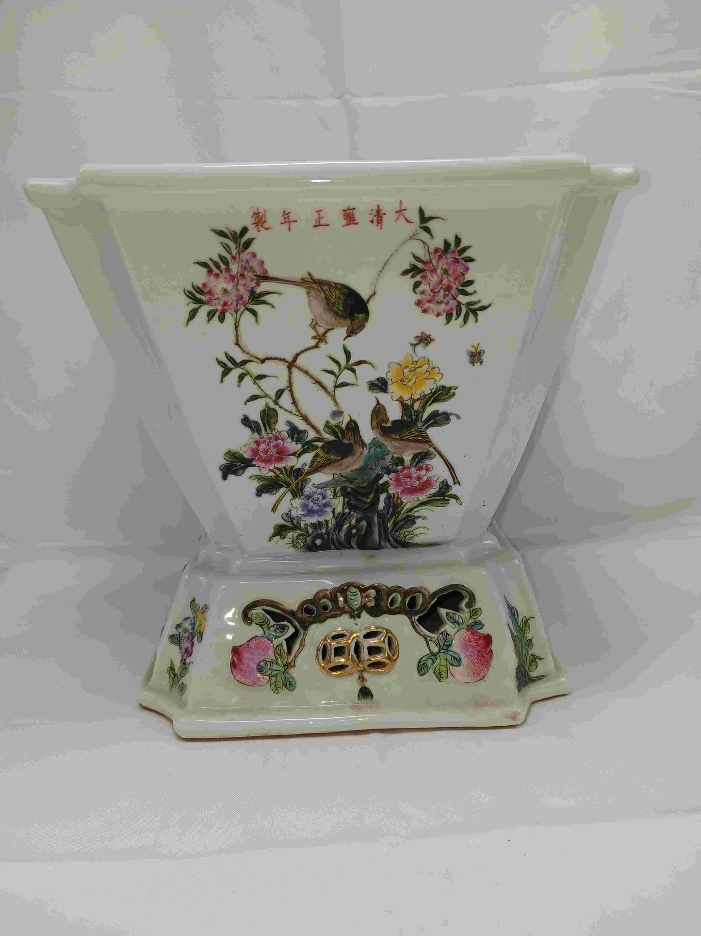 The Republic of China pastel gold flower pot with flower and bird patterns, 1912-1949 (2406095)