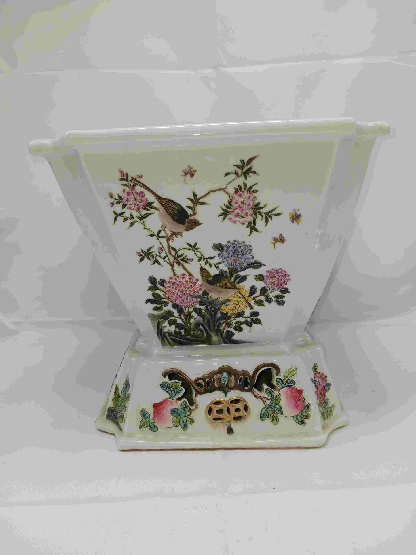 The Republic of China pastel gold flower pot with flower and bird patterns, 1912-1949 (2406095)