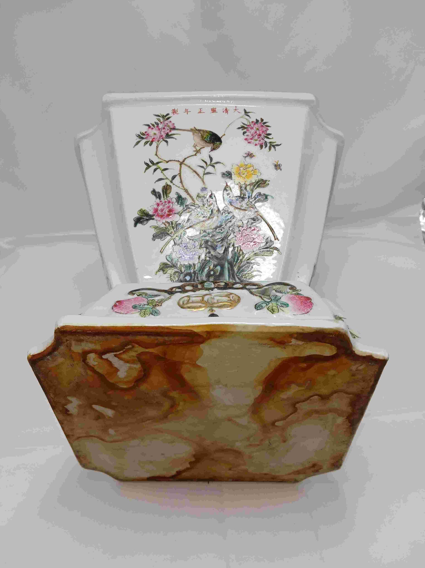 The Republic of China pastel gold flower pot with flower and bird patterns, 1912-1949 (2406095)