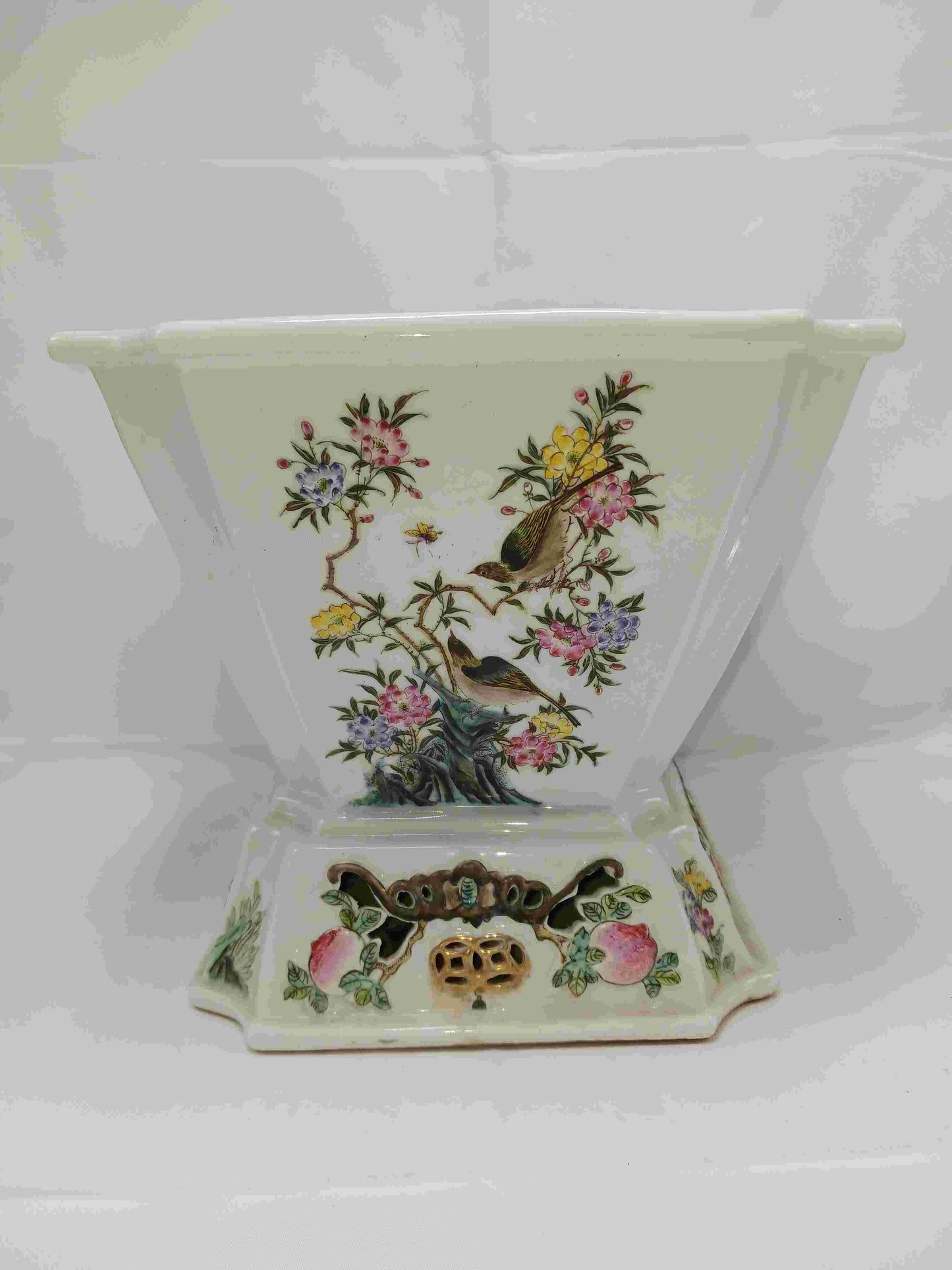 The Republic of China pastel gold flower pot with flower and bird patterns, 1912-1949 (2406095)