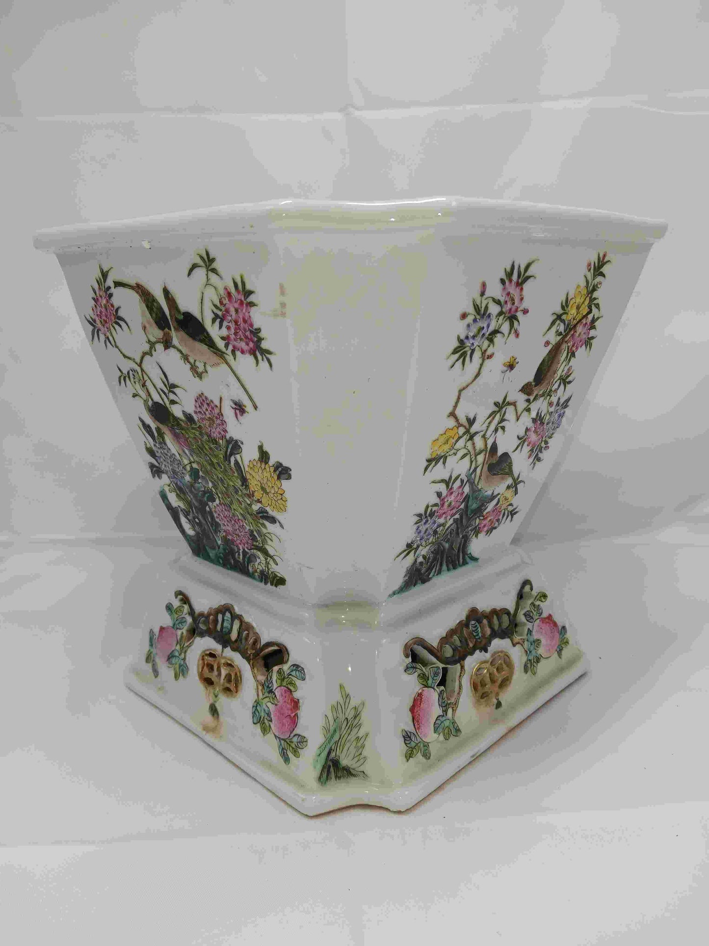 The Republic of China pastel gold flower pot with flower and bird patterns, 1912-1949 (2406095)