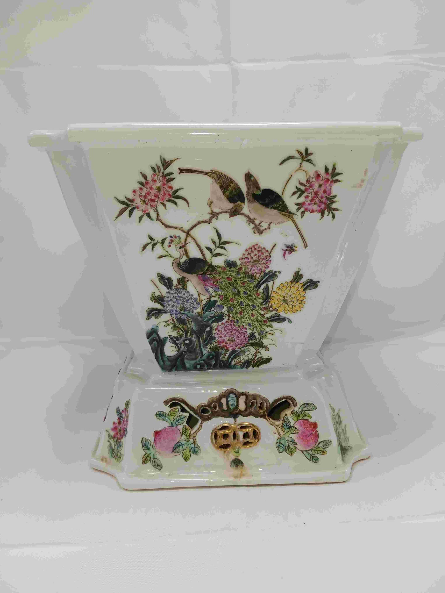 The Republic of China pastel gold flower pot with flower and bird patterns, 1912-1949 (2406095)