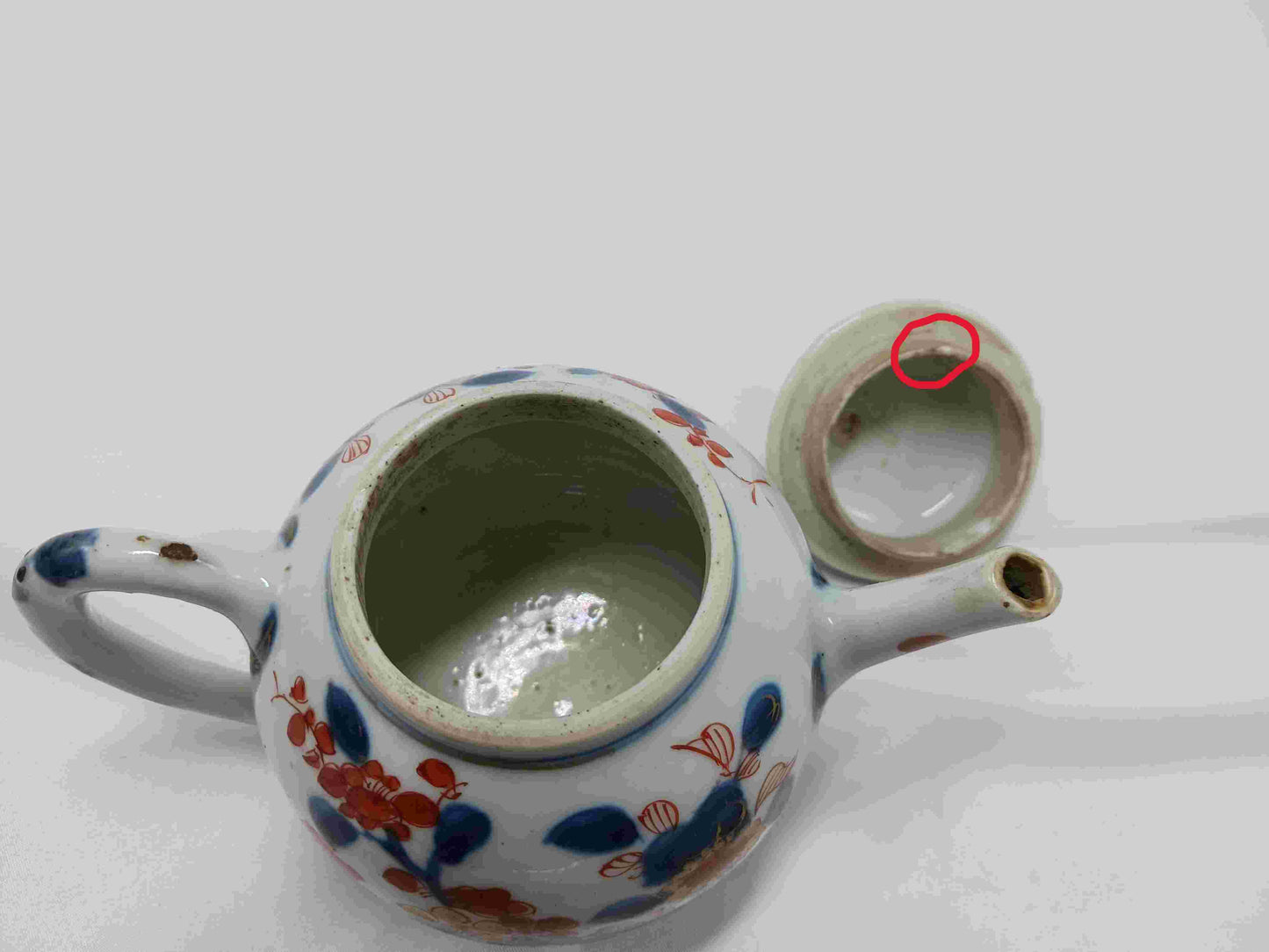 Qing Dynasty Kangxi blue and white gold alum red color (Chinese Imari) travertine flower pattern teapot 1662-1722 (2406100)