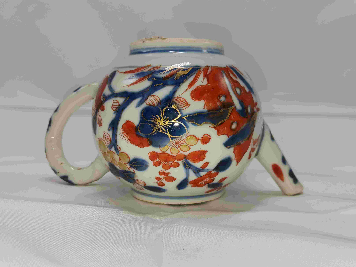 Qing Dynasty Kangxi blue and white gold alum red color (Chinese Imari) travertine flower pattern teapot 1662-1722 (2406100)