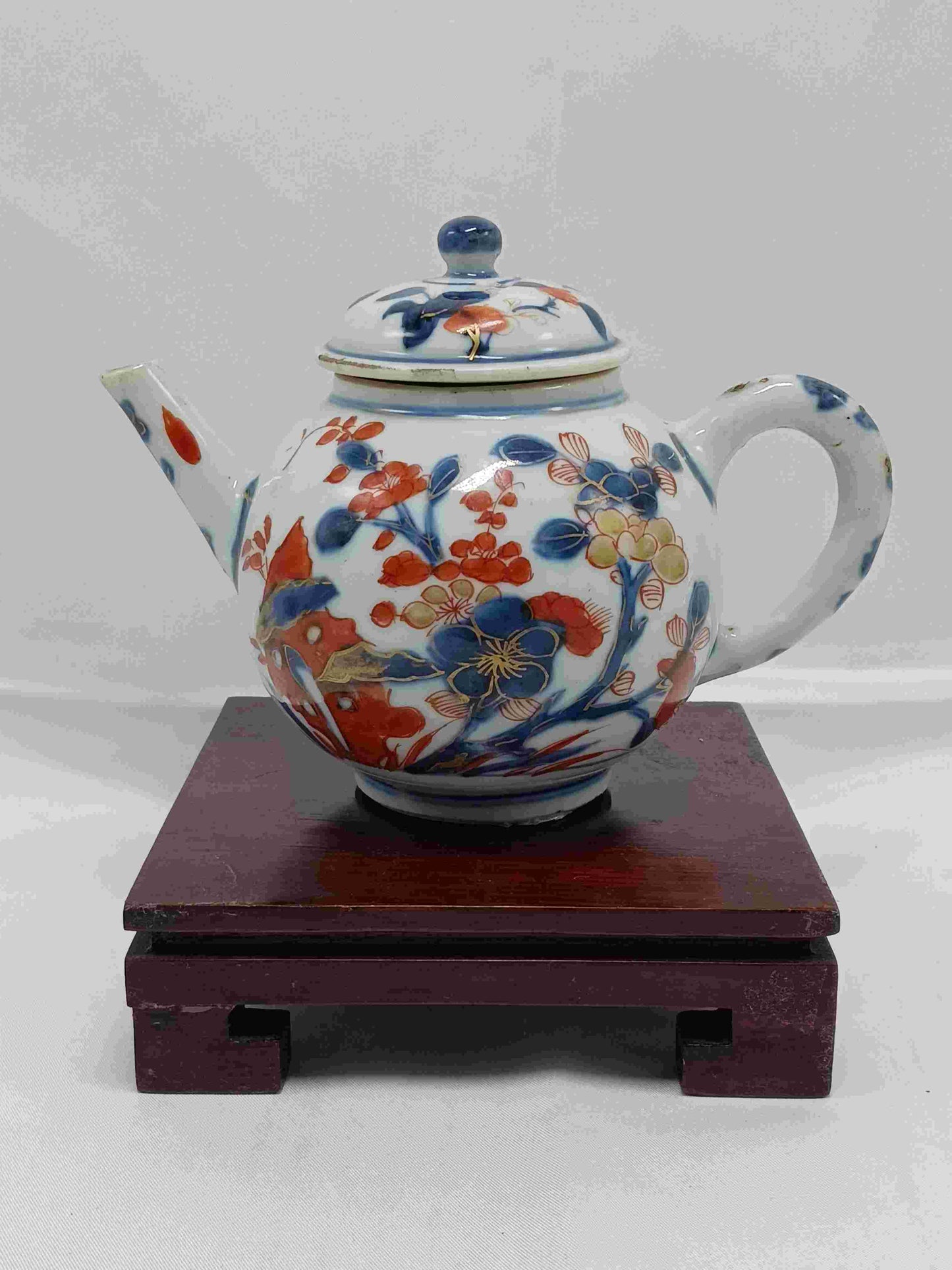 Qing Dynasty Kangxi blue and white gold alum red color (Chinese Imari) travertine flower pattern teapot 1662-1722 (2406100)