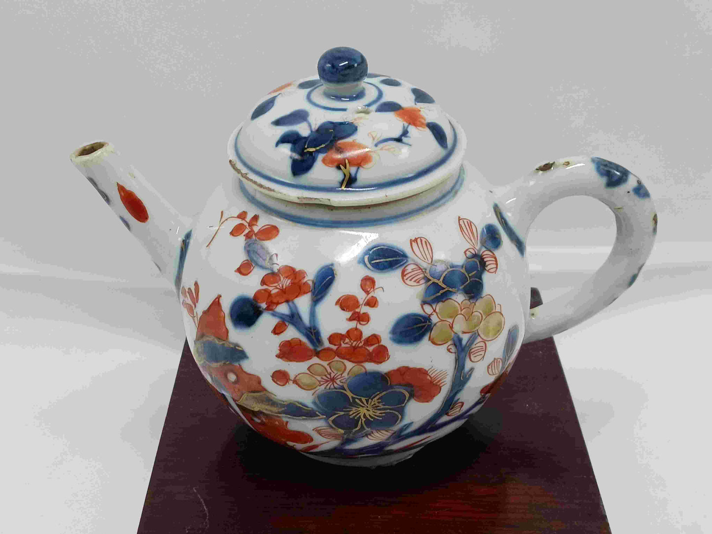 Qing Dynasty Kangxi blue and white gold alum red color (Chinese Imari) travertine flower pattern teapot 1662-1722 (2406100)