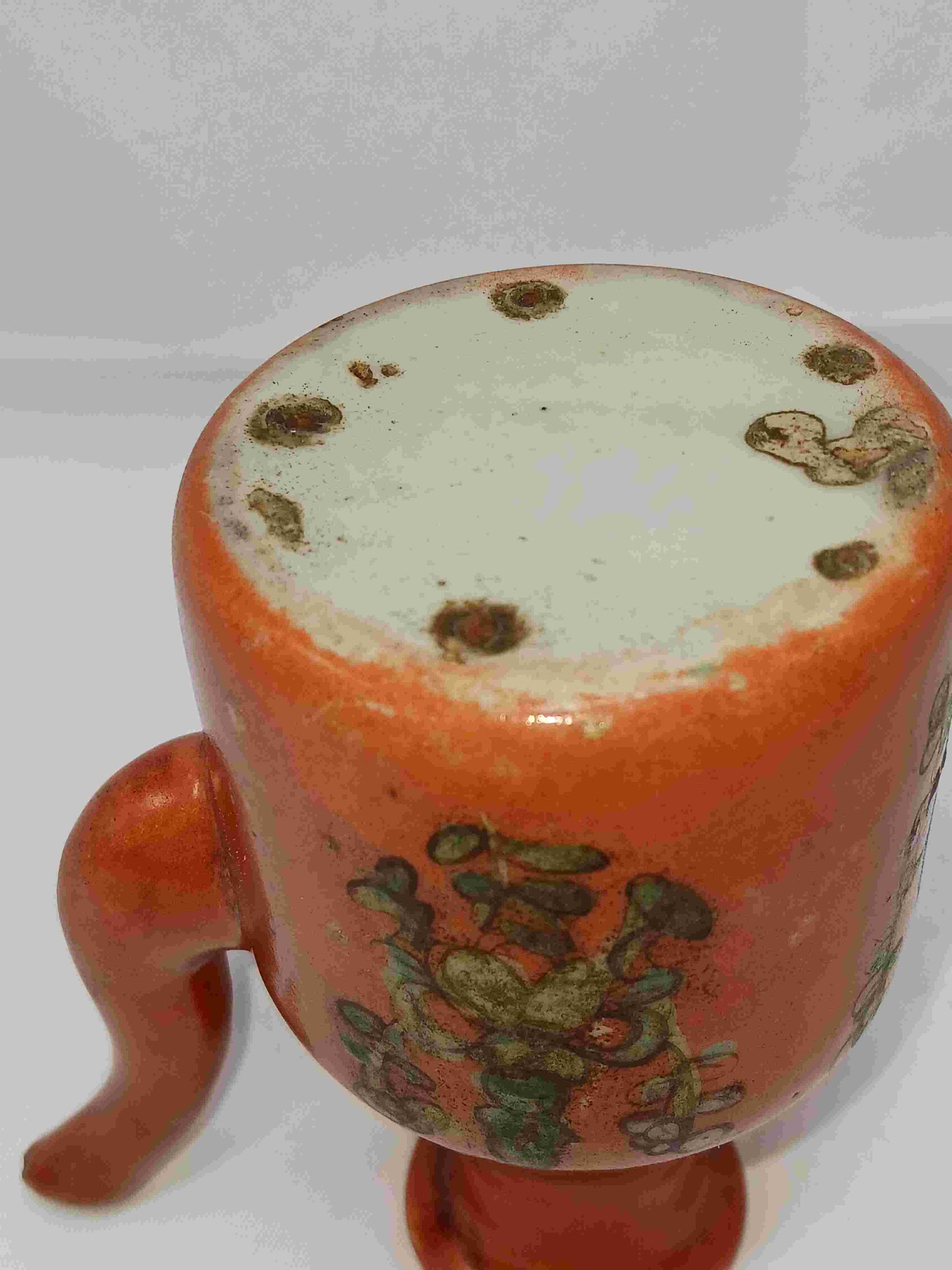 Mid-Qing Dynasty blue and white intertwining flower pattern and late Qing coral red wine pot with floral pattern (2406101)