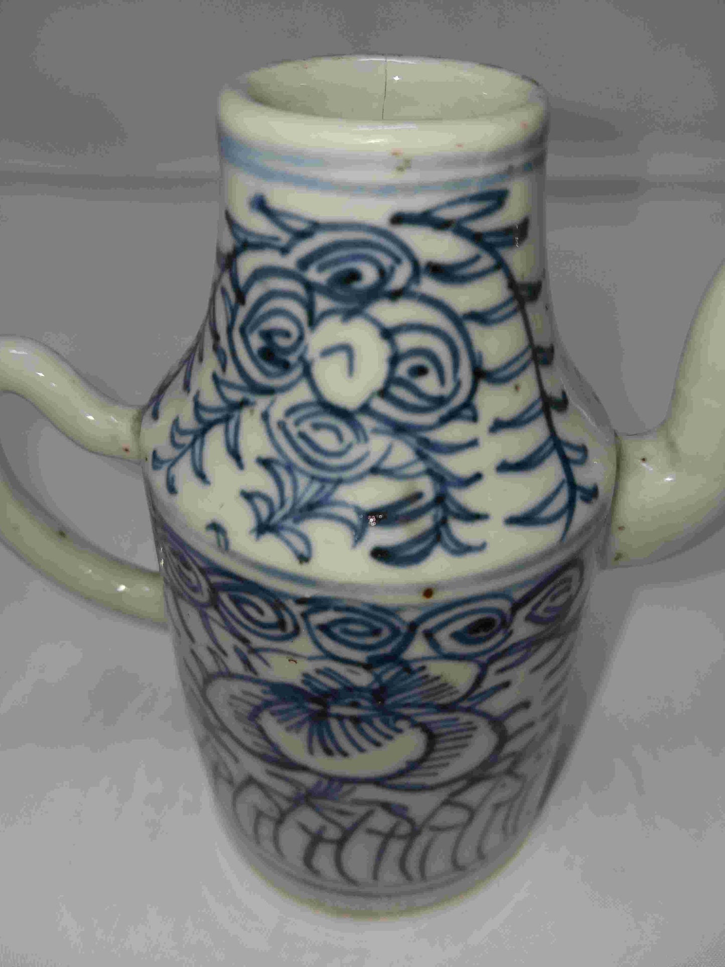 Mid-Qing Dynasty blue and white intertwining flower pattern and late Qing coral red wine pot with floral pattern (2406101)