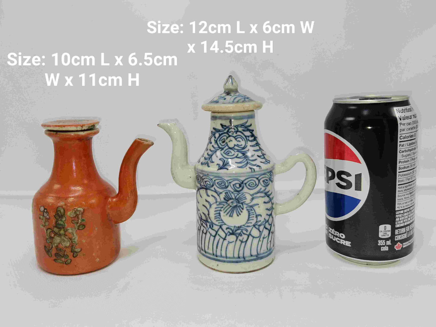 Mid-Qing Dynasty blue and white intertwining flower pattern and late Qing coral red wine pot with floral pattern (2406101)